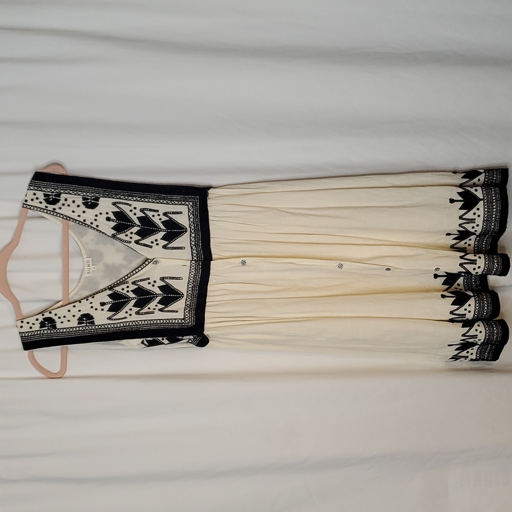 SUNO cream and black sz 2 dress.